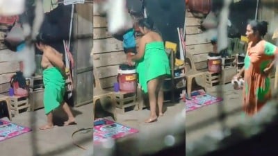 Gramathu old aunty dress change panum secret video