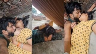 Sengal sulai velai parkum gramathu pennudan outdoor sex