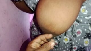 House cleaning pannumpothu neighbor aunty kaai adithen