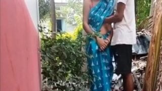 Housing quarters blue saree aunty kuda garden sex