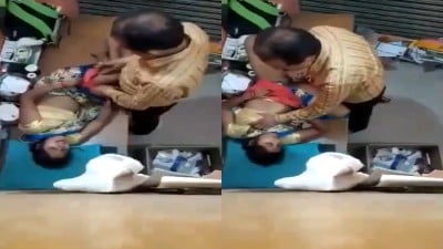 Uncle doctor gramathu aunty pundai thadavi ool panugiraar