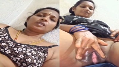 Unsatisfied Teacher aunty pundai masturbation panum mms