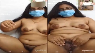 Devaki aunty ool talk seithu masturbate panum video chat